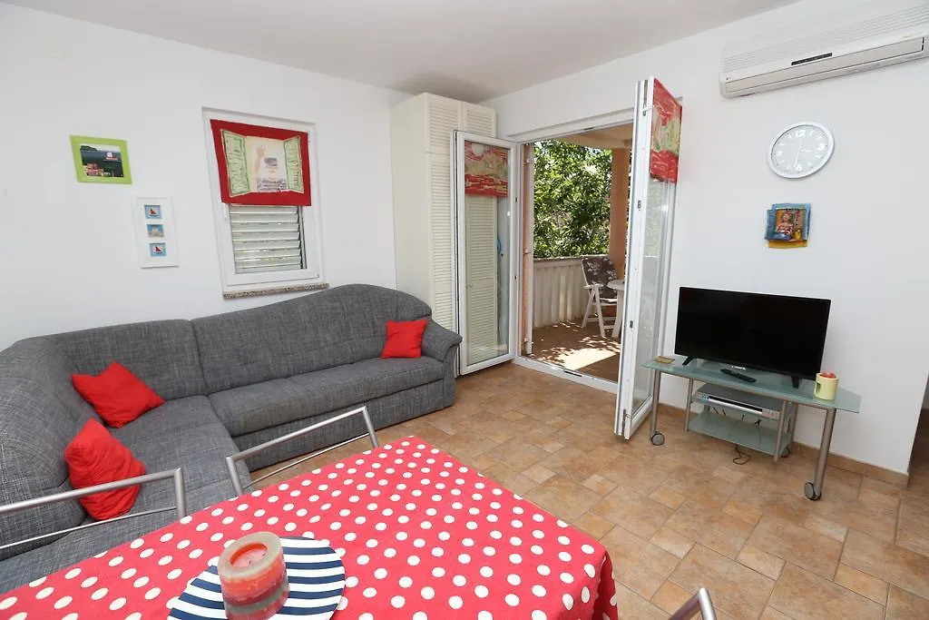 Apartment Harry With Terrace Baska