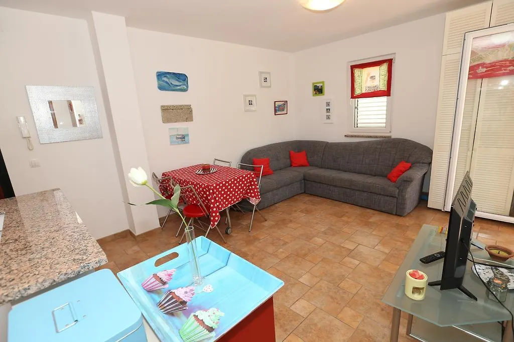 Apartment Harry With Terrace Baska  0*, Baska (Krk)