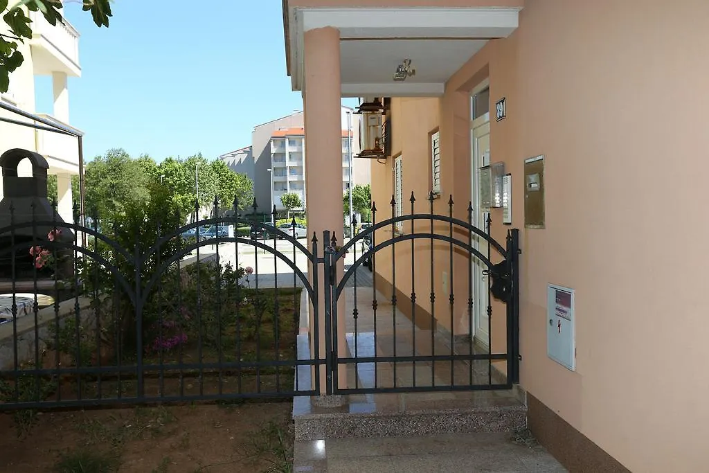 Apartment Harry With Terrace Baska