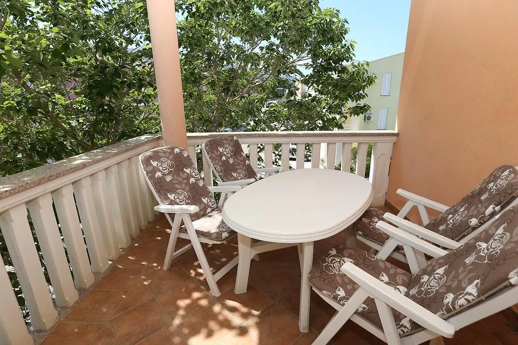Apartment Harry With Terrace Baska